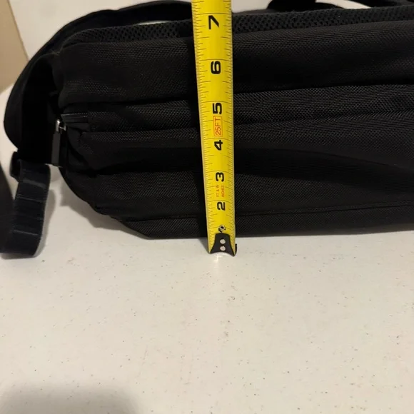 Victorinox Swiss Army Black Architecture 3.0 Zipper Laptop Backpack 31322301 - Picture 14 of 16